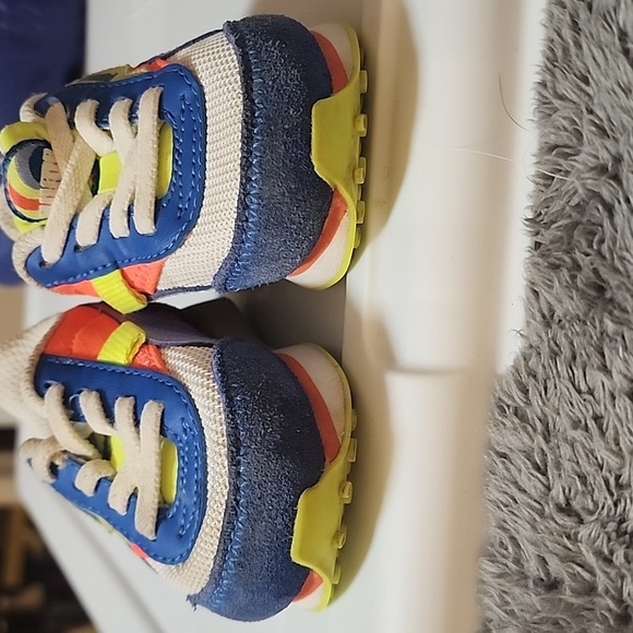 Puma sneakers. Toddler. Size 4C - Picture 3 of 9